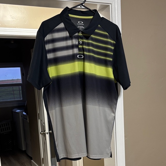 Men’s Oakley Golf Shirt - Picture 1 of 2
